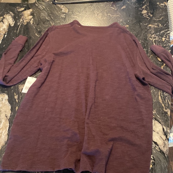 MENS VINCE MAROON LONG SLEEVE TEE W BUTTONS! - Picture 2 of 5